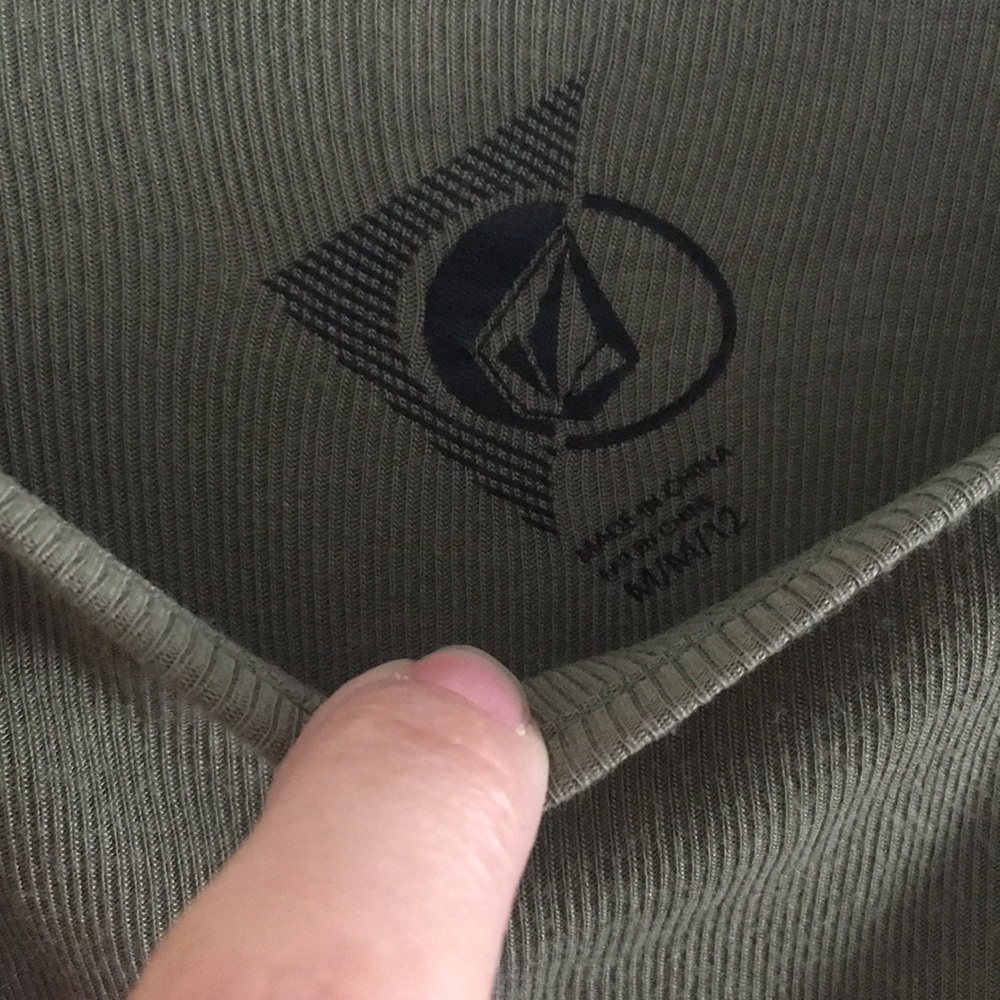 Volcom top - Picture 2 of 6